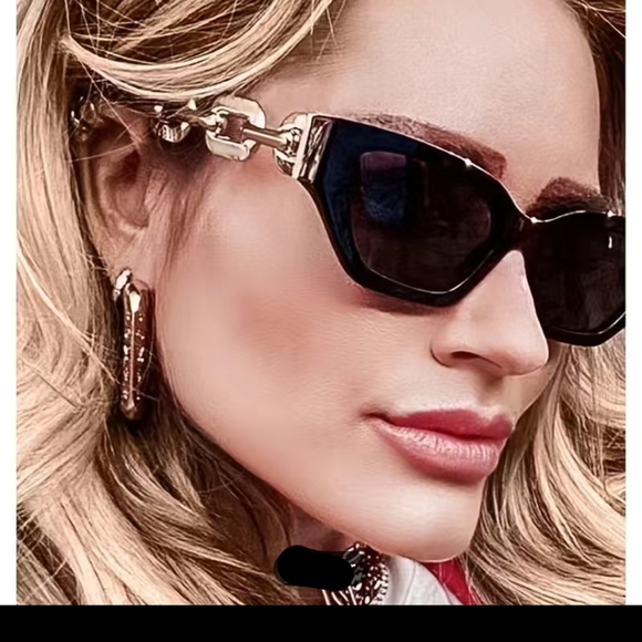 Fashion sunglasses and winter hat - Picture 4 of 13